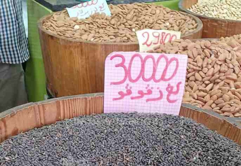 غدا المولد النبوي الشريف..   اكتظاظ غير مسبوق.. وأسعار الفواكه الجافة "تشتعل" !